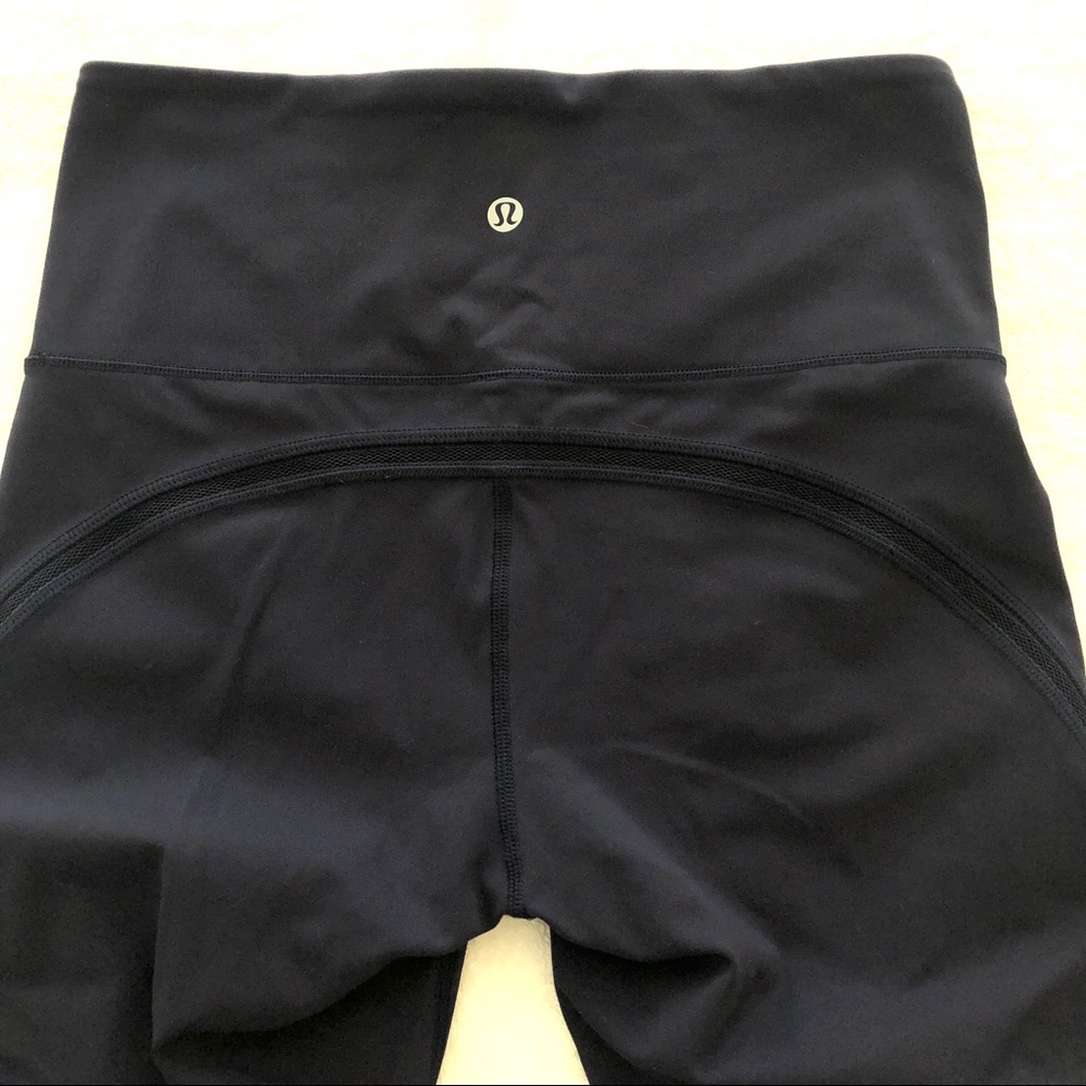 Lululemon Fresh In Mesh Leggings Crop 19" in Midnight Navy - Picture 7 of 8
